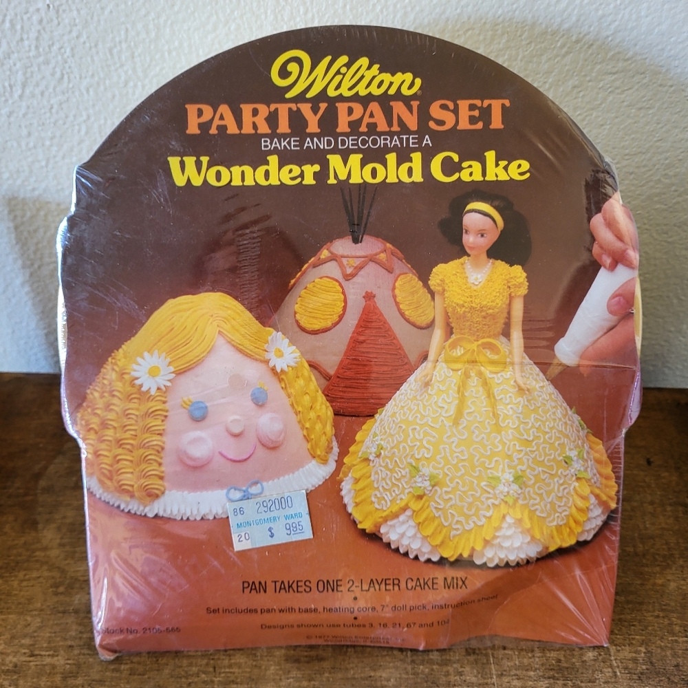 Vintage 1977 Wilton Party Pan Set  "Wonder Mold Cake" kit. Estate Find